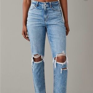 AE Strigid Ripped Mom Jean